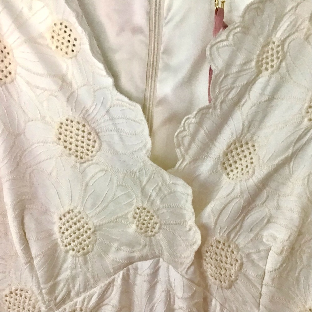 Alex Marie Embroidered Floral Puff Sleeve Ruffled Hem V Neck Dress Size 16 - Picture 4 of 9